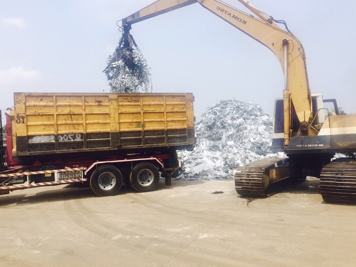 บริการรับซื้อเศษเหล็กทุกชนิดและประมูลเศษวัสดุโรงงานถึงที่ในชลบุรีและเขตใกล้เคียง ให้ราคาสูงที่สุด ยุติธรรมและโปร่งใส พร้อมจ่ายเงินสดทันที