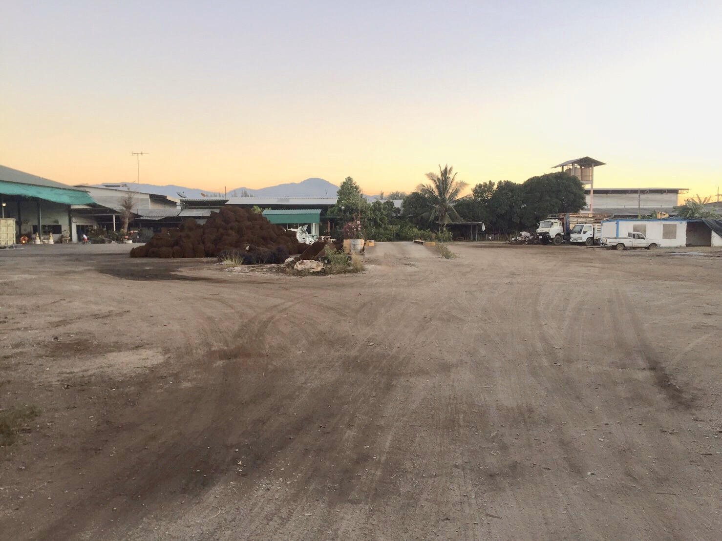 3 - https://nunrecycle.com | บริการรับซื้อเศษเหล็กทุกชนิดและประมูลเศษวัสดุโรงงานถึงที่ในชลบุรีและเขตใกล้เคียง ให้ราคาสูงที่สุด ยุติธรรมและโปร่งใส พร้อมจ่ายเงินสดทันที