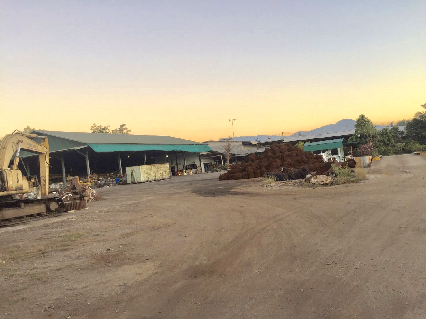 4 - https://nunrecycle.com | บริการรับซื้อเศษเหล็กทุกชนิดและประมูลเศษวัสดุโรงงานถึงที่ในชลบุรีและเขตใกล้เคียง ให้ราคาสูงที่สุด ยุติธรรมและโปร่งใส พร้อมจ่ายเงินสดทันที